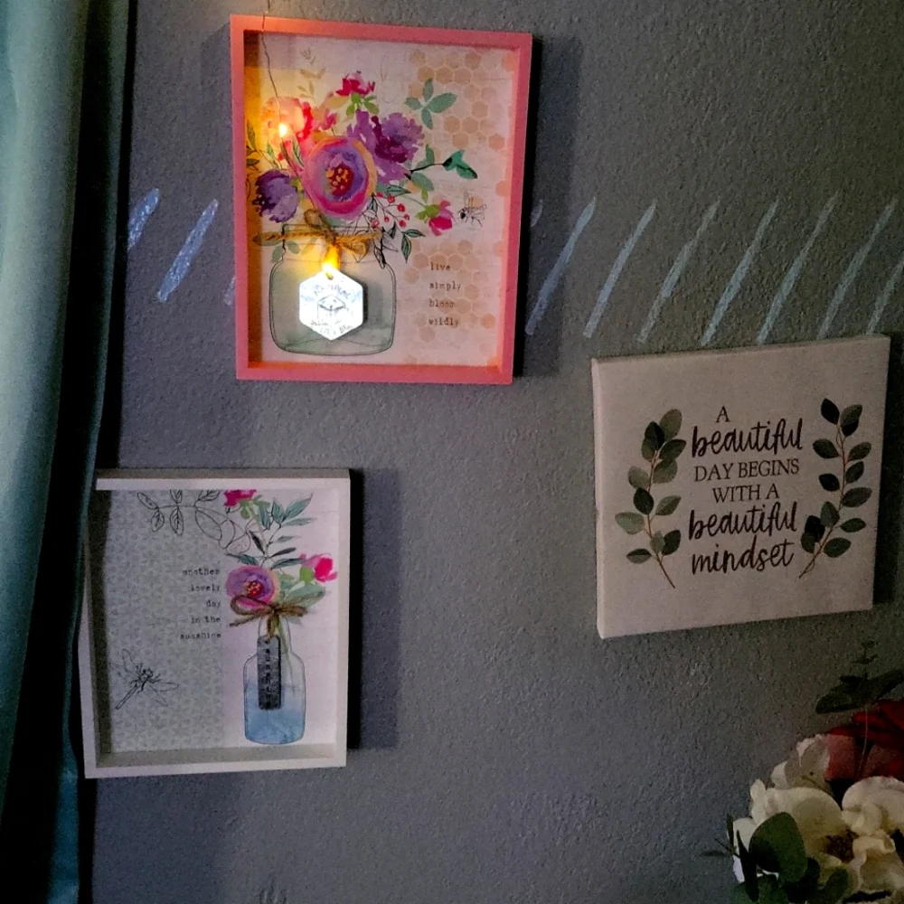 Decor - Picture 1 of 4